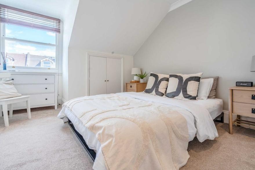Large West Hampstead Two-Bedroom Apt with Balcony