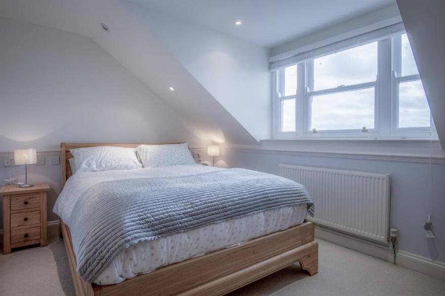 South Beach View - 2 Bedroom Apartment - Tenby