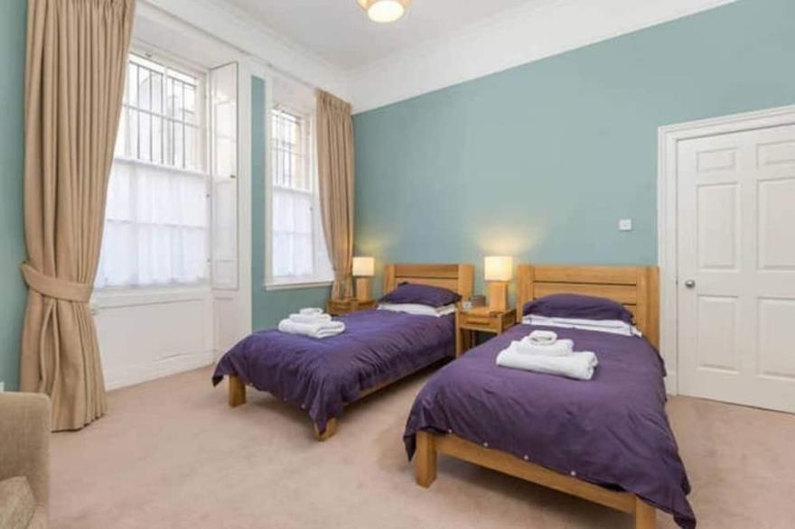 Amazing Hanover St Apt In City Centre (2bd/2bath)