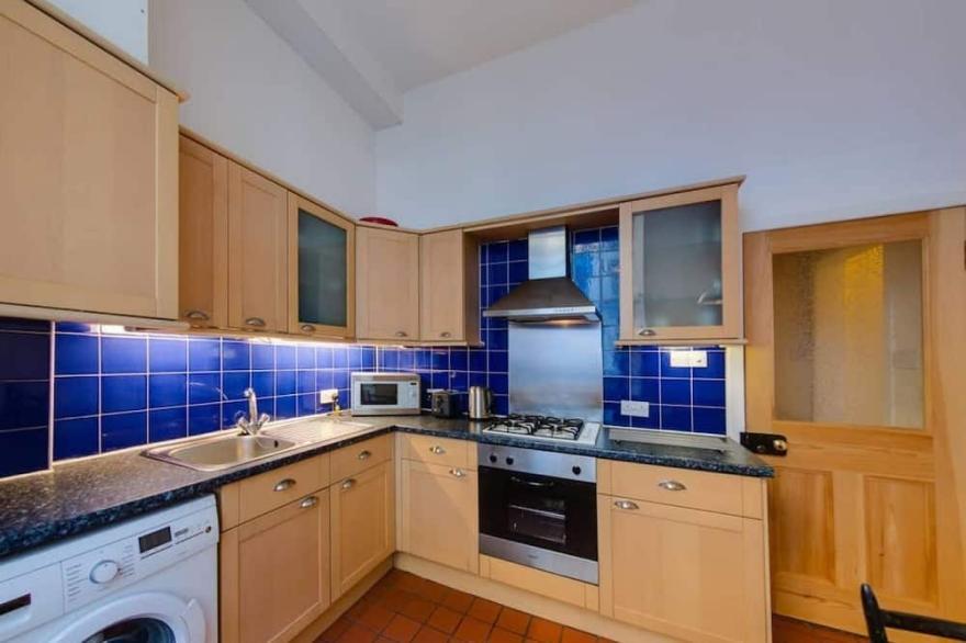 Spacious 2Bed in Heart of Old Town (Diagon Alley)