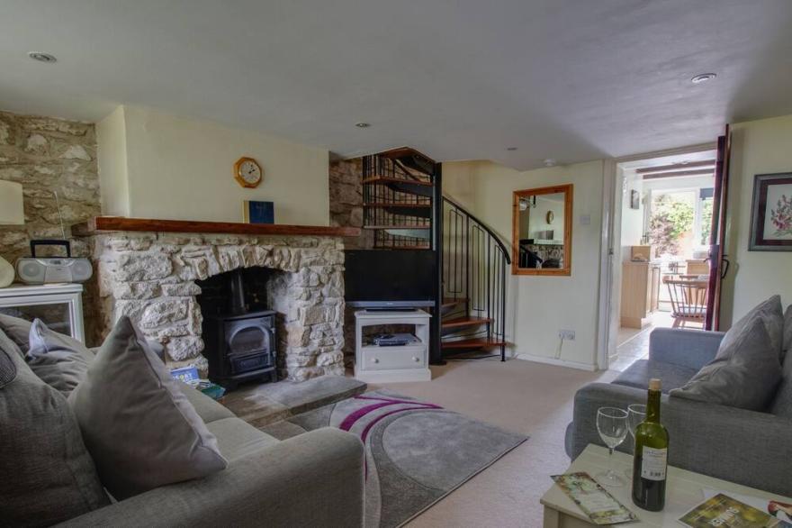 FOX COTTAGE, family friendly, with a garden in Sutton Poyntz