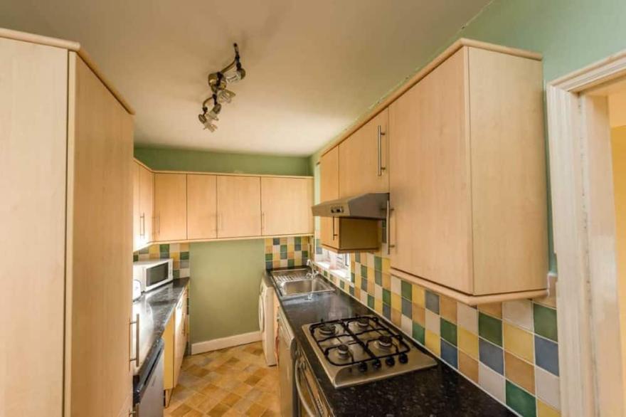 Three bedroom house close to dover ferry and dover priory station