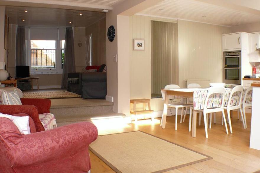 Spacious 3 bedroom cottage near the beach