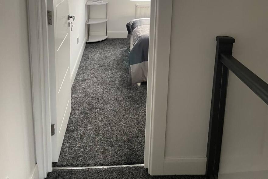 Delightful holiday home away from home, wetroom, UFH, garden/parking, local park