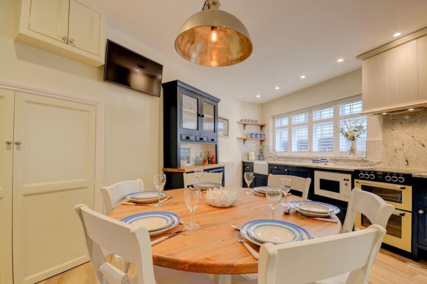 Guinevere - Three Bedroom House, Sleeps 6