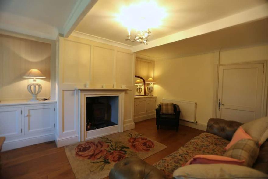 Charming 2 Bed Cottage, Enclosed Garden & Courtyard Nr Holmfirth, Holme Valley