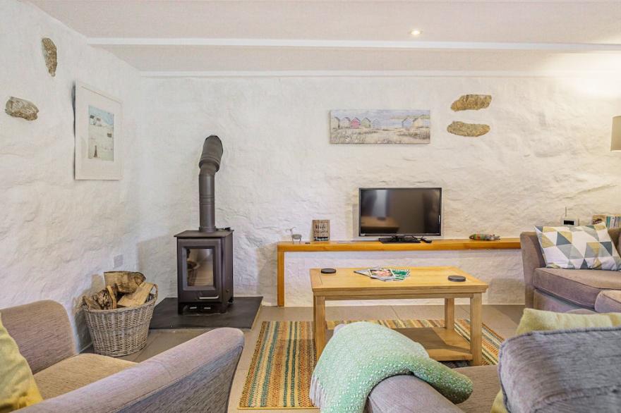 THYME COTTAGE, family friendly, with open fire in Bodmin Moor