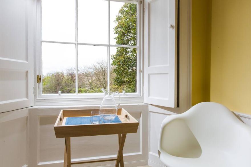 Spacious New Town Apartment within walking distance of city centre and station.