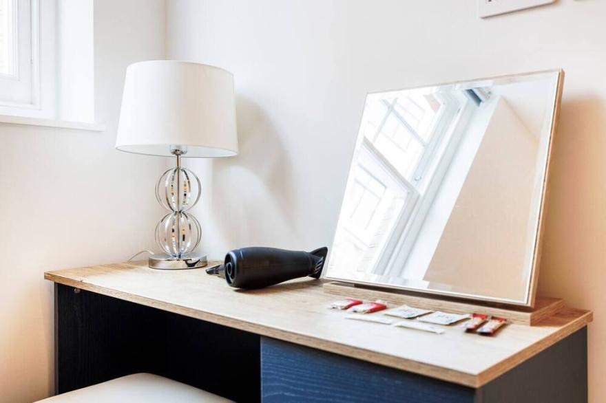 2Bed 1Bath Luxury Apartment in London