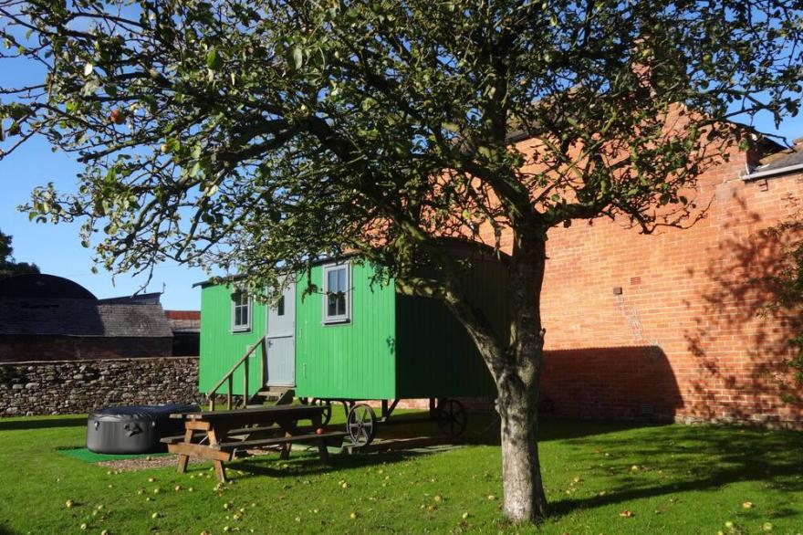 Shepherds hut with hot tub and onsite bistro and gym close to Hadrian's Wall and beach.