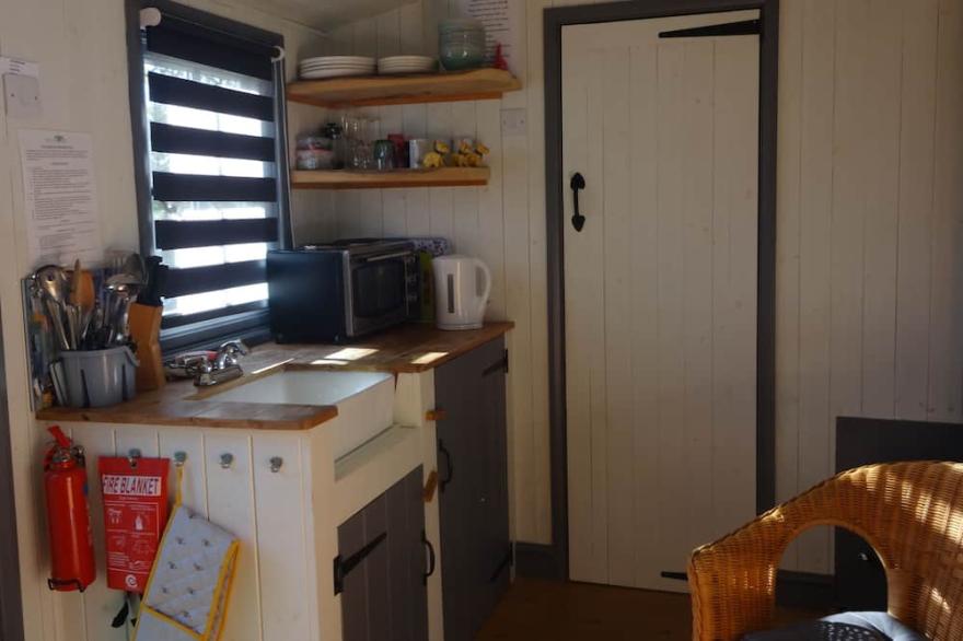 Shepherds hut with hot tub and onsite bistro and gym close to Hadrian's Wall and beach.