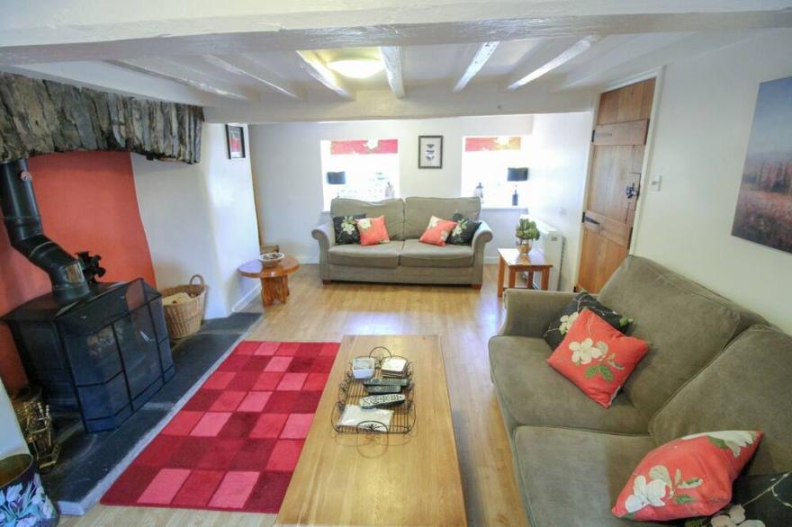 Woodside Cottage close to Windermere with wood burning stove, beams and leisure club included
