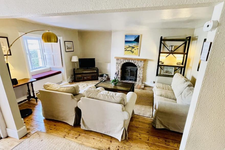 Characterful cottage a stones throw from river Dart with front & back patios