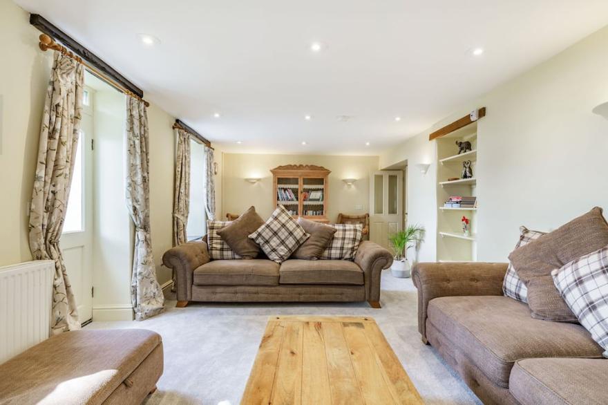 TREGONINNY VINEYARD AND WOODLAND FARMHOUSE in Tresillian