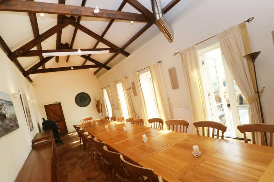 TREGONINNY VINEYARD AND WOODLAND FARMHOUSE in Tresillian
