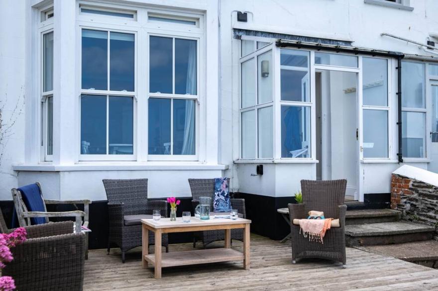 Bellevue with breathtaking views across the ocean