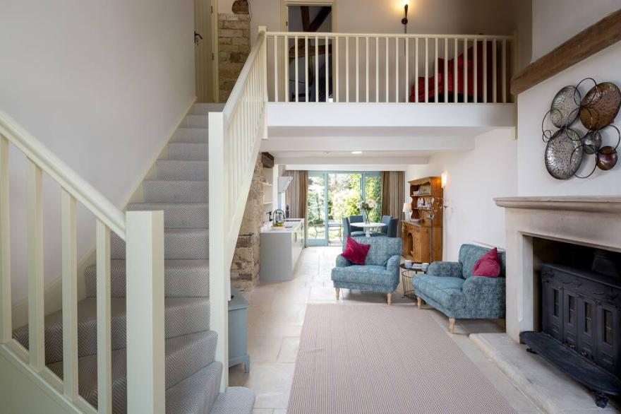 The Hall - luxury barn conversion in the Cotwolds