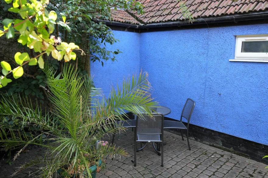 The Old Bake House - beautifully presented, ground-floor property just yards from the shops & cafes