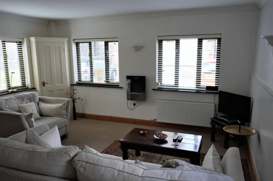 The Old Bake House - beautifully presented, ground-floor property just yards from the shops & cafes
