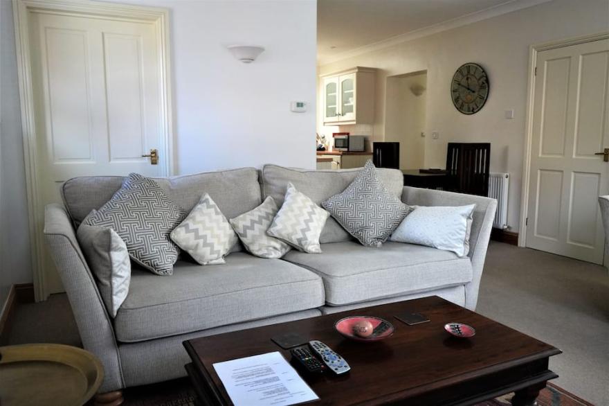 The Old Bake House - beautifully presented, ground-floor property just yards from the shops & cafes
