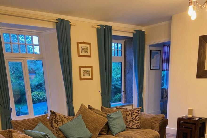 Tregenna a beautiful spacious cottage in Boscastle with parking