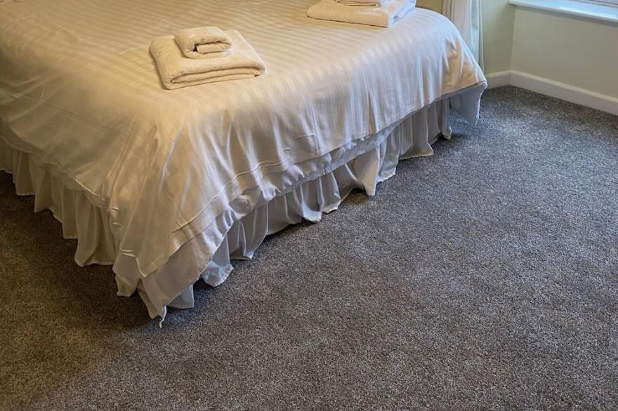 Tregenna a beautiful spacious cottage in Boscastle with parking