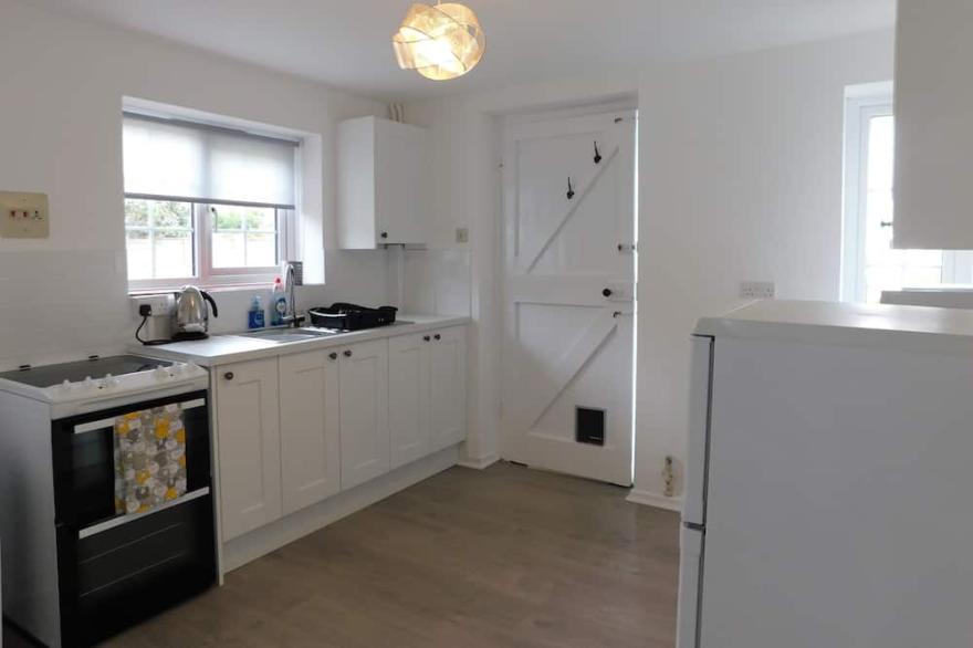 In a quiet street this pretty bungalow is located close to the beach & the town centre of Sheringham