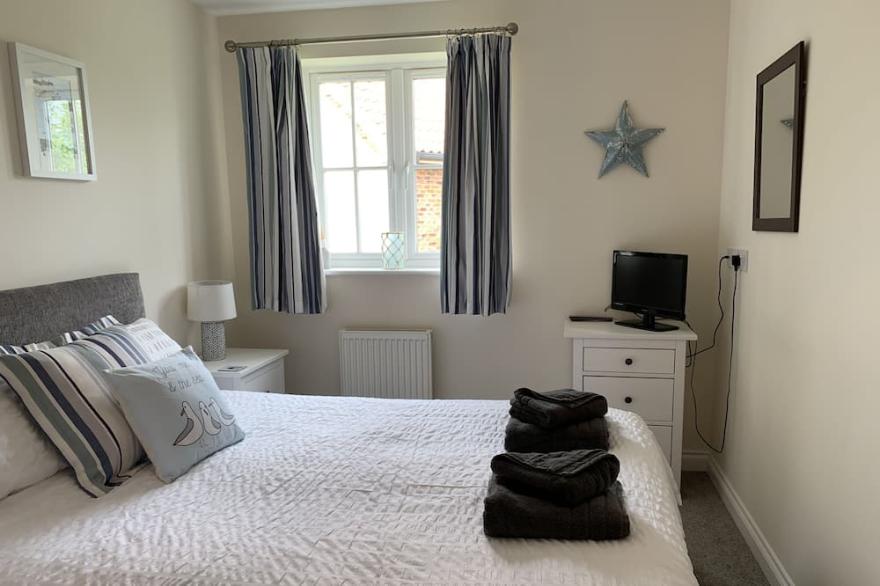 Seaside Cottage -  a cottage that sleeps 4 guests  in 2 bedrooms