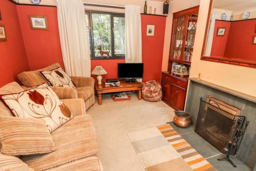 GREENBECK COTTAGE, pet friendly, with open fire in Coniston