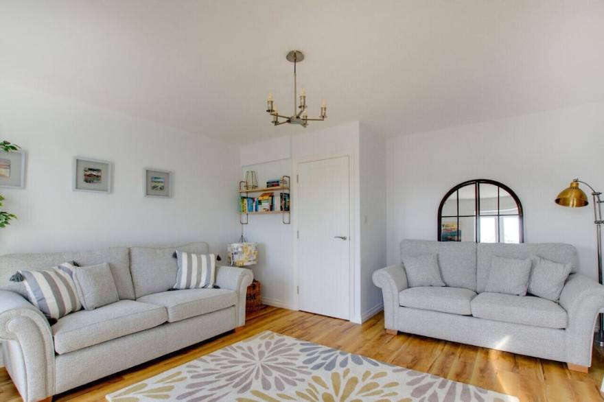 The Salty Dog - Three Bedroom House, Sleeps 6