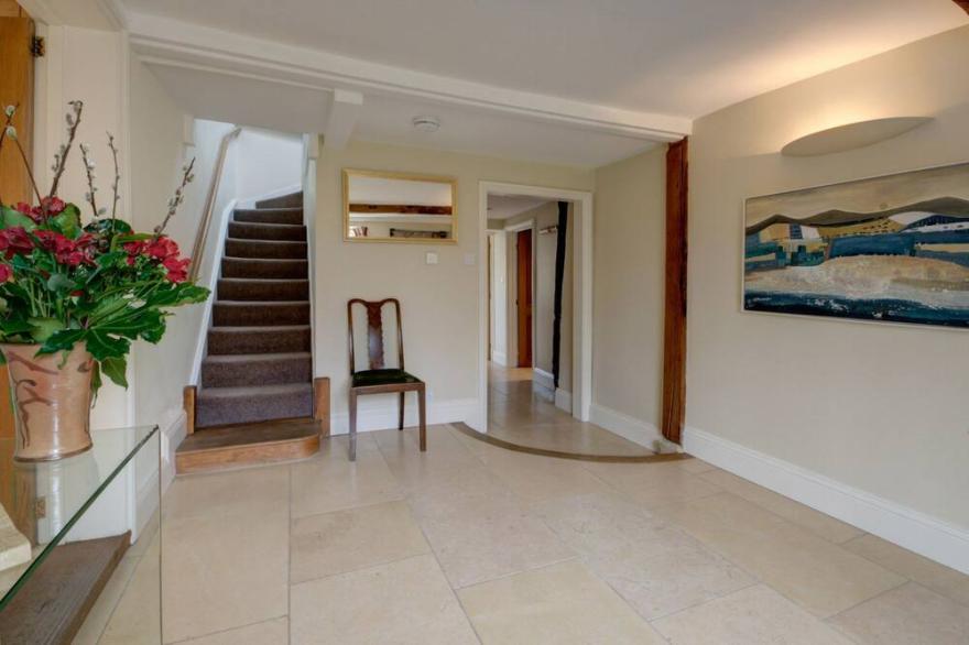 Stunning BIG COTSWOLD COTTAGE + Annexe sleeps 16
