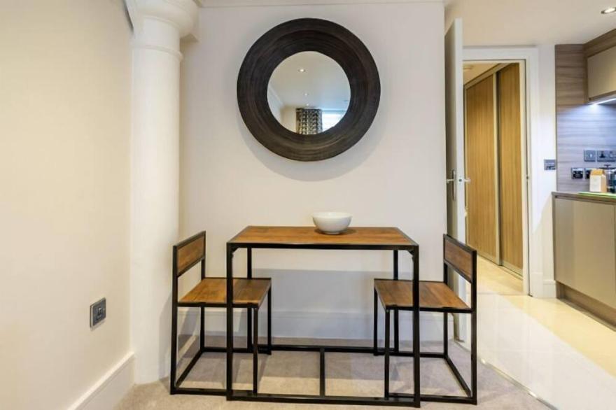 Cocoa Suites 52 - sleeps 2 guests  in studio apartment