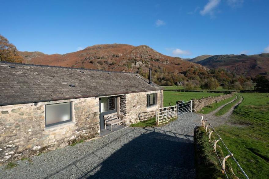 Grasmere Cottage with Stunnng Views by LetMeStay