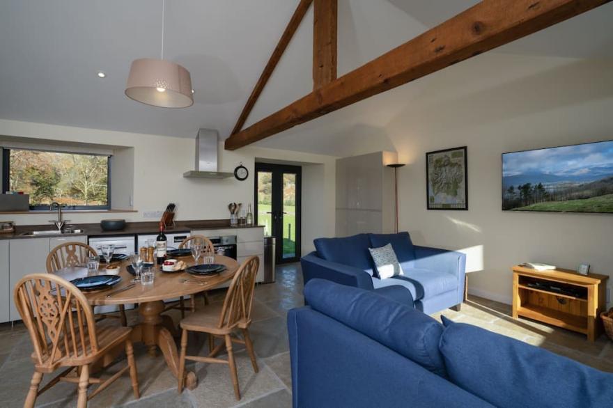 Grasmere Cottage with Stunnng Views by LetMeStay