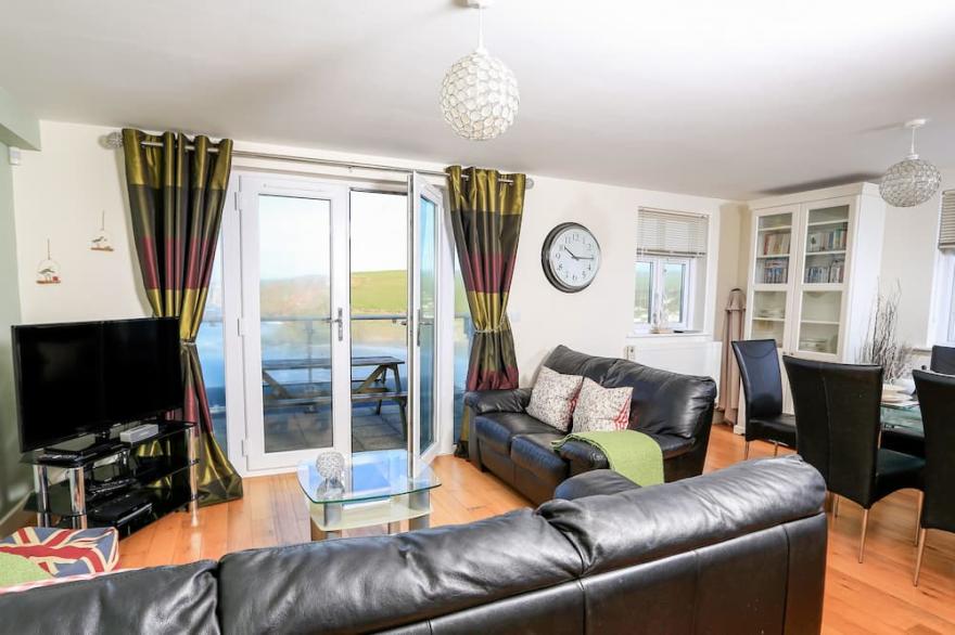 2 THE BAY, family friendly, country holiday cottage in Bigbury