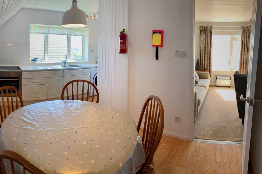 Mullion Coastpath, sea views, access to pool subject to availability