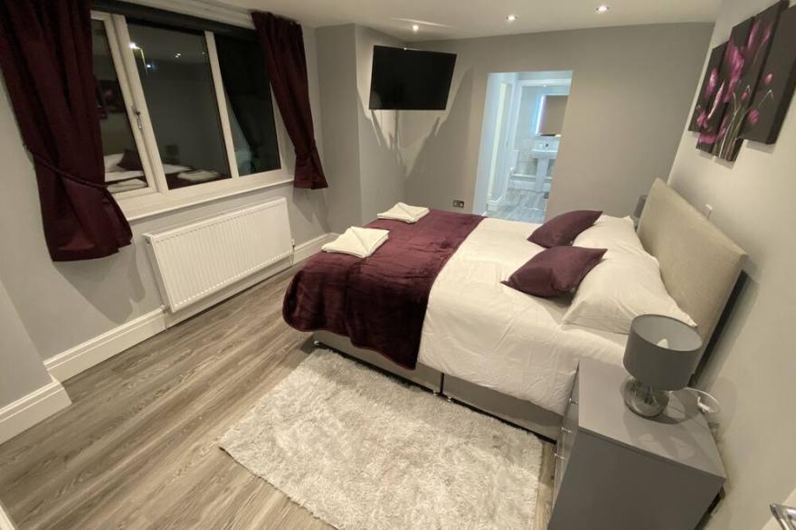 Edward Place Luxury Hot Tub Apartment