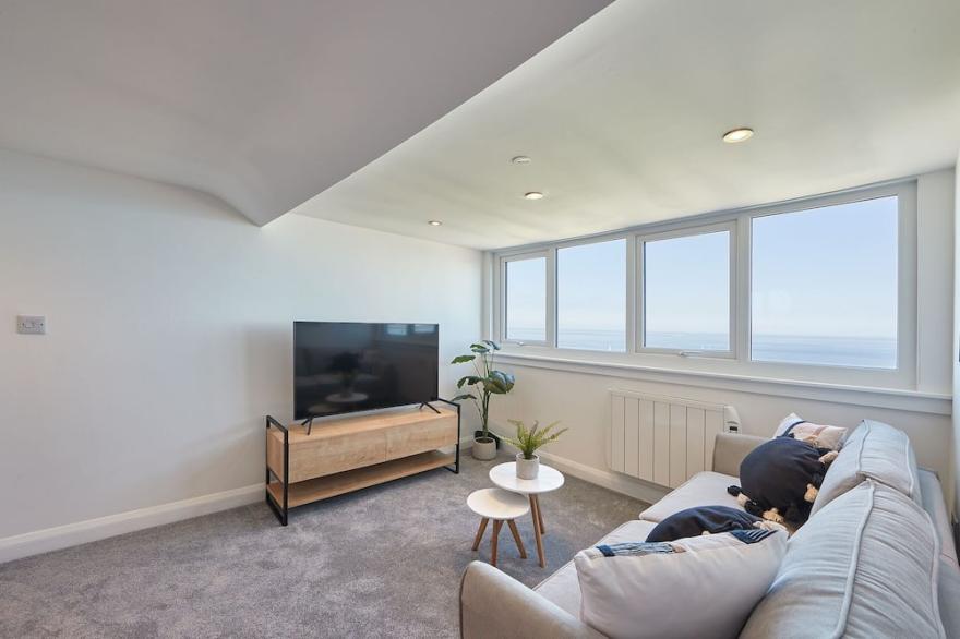 Host & Stay | Penthouse Pier View