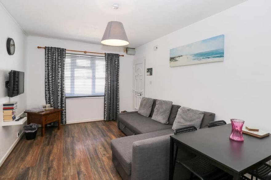 OCEAN BREEZE, pet friendly, with a garden in Brean