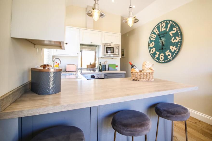 RAFFINBOW RETREAT, pet friendly in Mickleton, Gloucestershire