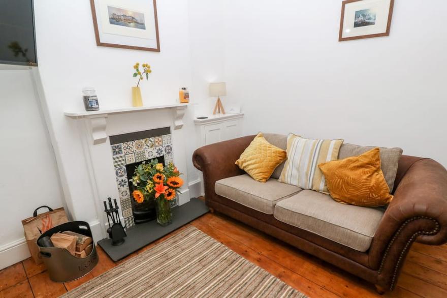 5 PARC TERRACE, family friendly, character holiday cottage in Newlyn