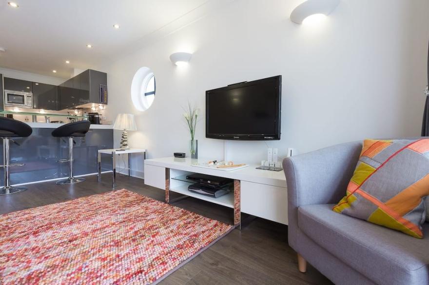 SERENDIPITY, family friendly, character holiday cottage in St Ives