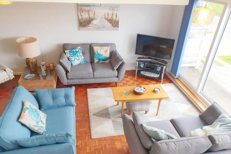 Sea Breeze, Selsey -  a town house that sleeps 6 guests  in 3 bedrooms