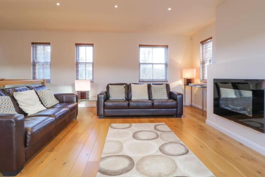 WRENVILLE, family friendly, luxury holiday cottage in Keswick