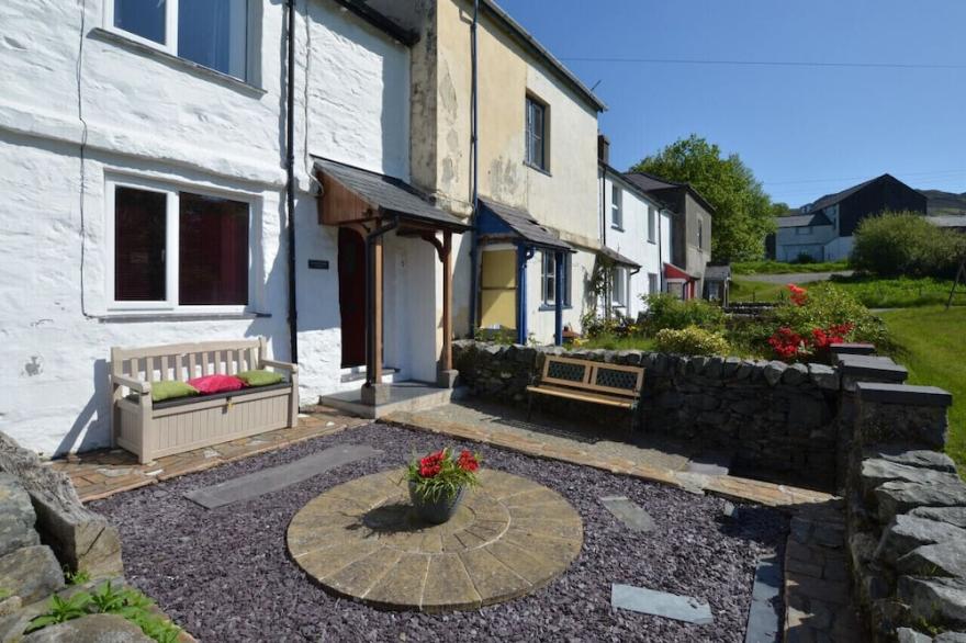 Carreg Cottage - Two Bedroom House, Sleeps 4