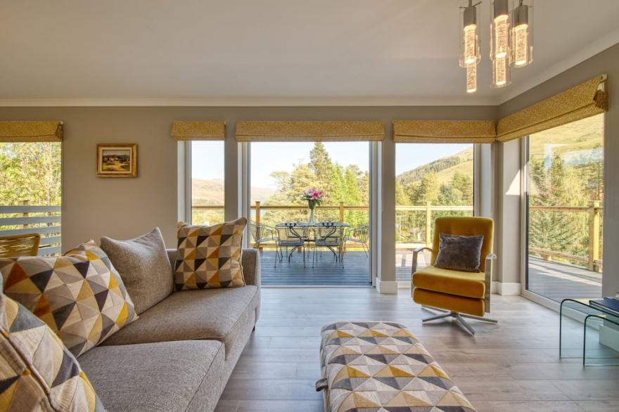 Stunning 5 star chalet with loch views