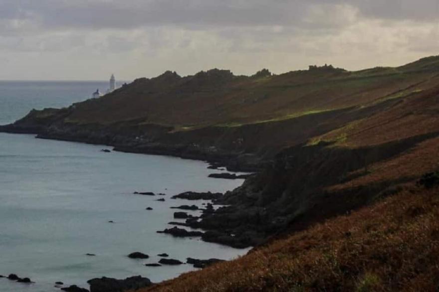 Beachside family house sleeps 8 pet friendly