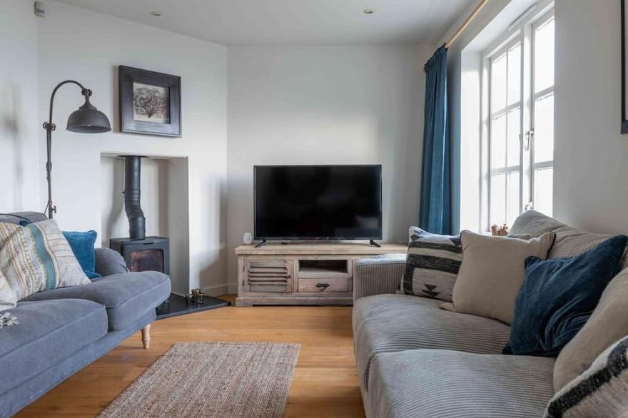 Beachside family house sleeps 8 pet friendly