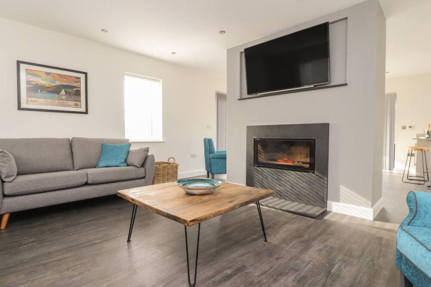 LAUNDRY COTTAGE, pet friendly, luxury holiday cottage in Milnthorpe