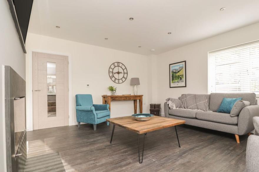 LAUNDRY COTTAGE, pet friendly, luxury holiday cottage in Milnthorpe